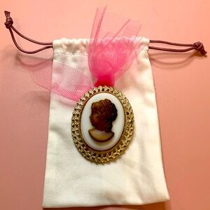 Vintage Cameo Pendant